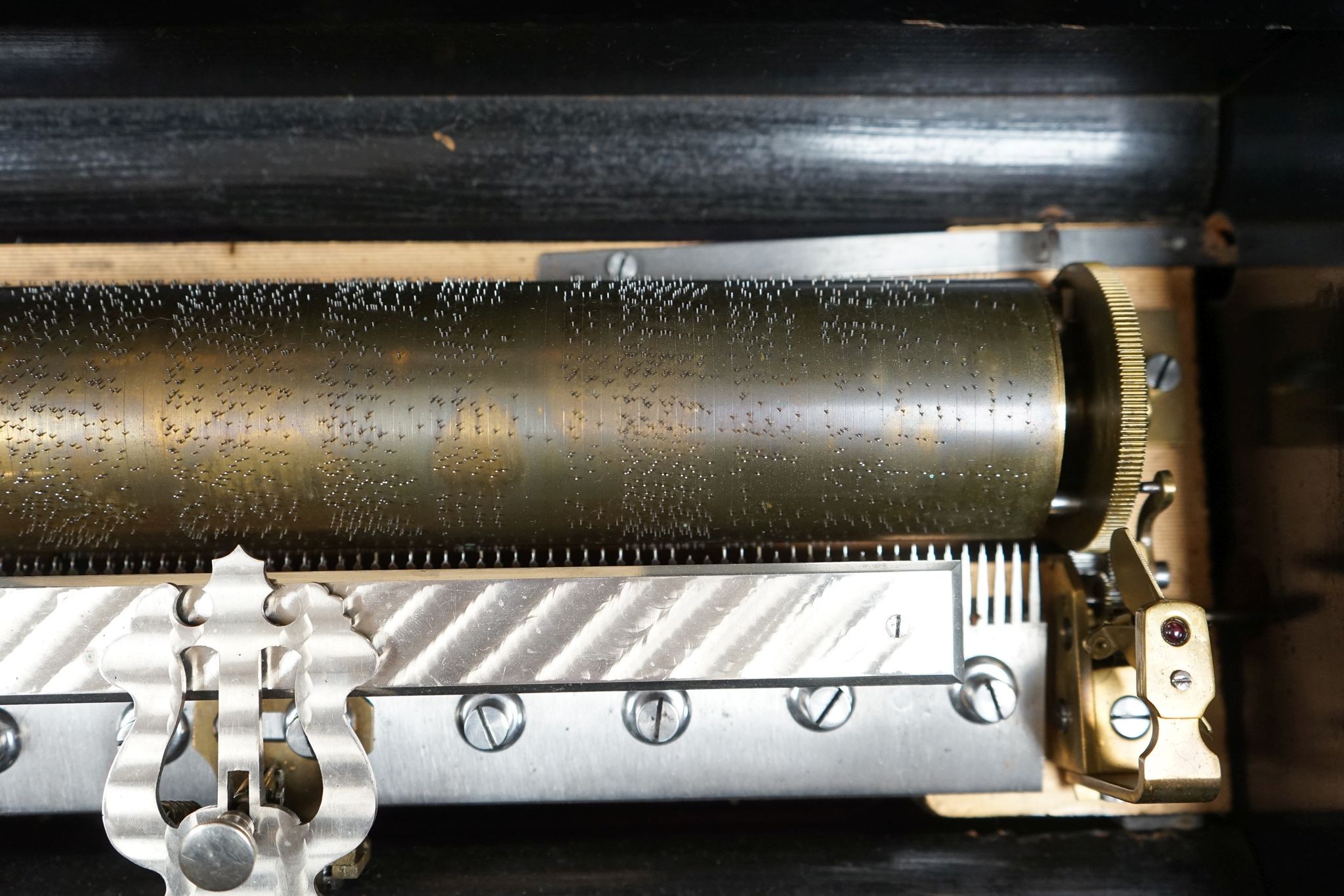 An early 20th century Swiss 8-air music box, cylinder 33cm